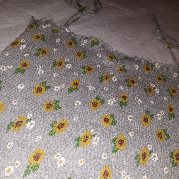 Sunflower crop top - Picture 2 of 3